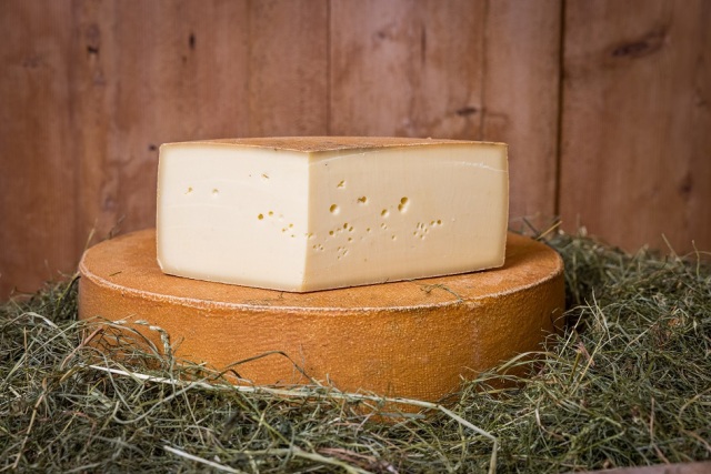 traditioneller Bregenzerwälder Bergkäse